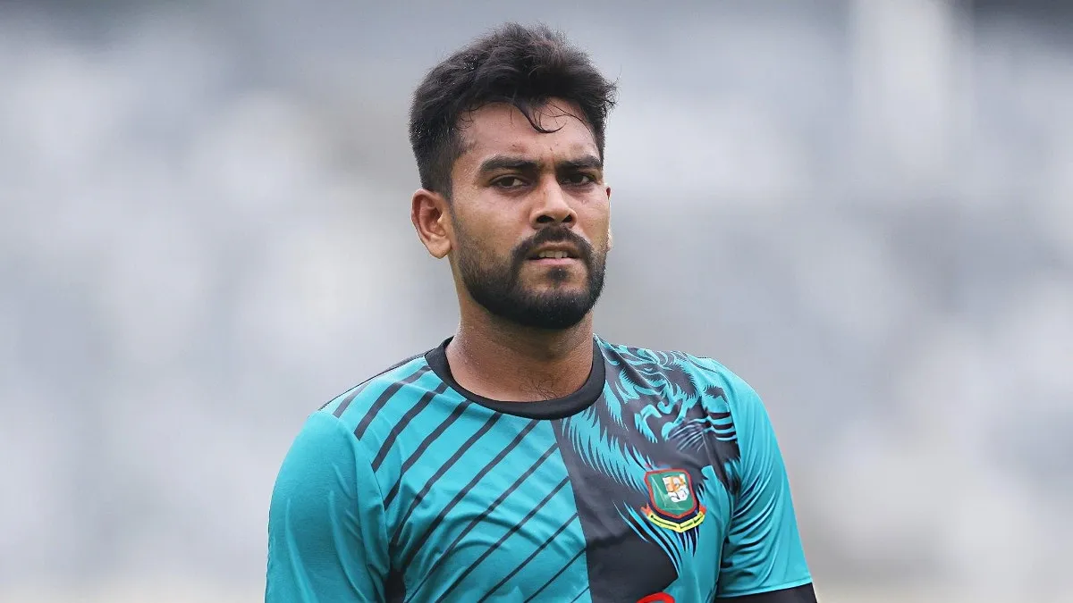 দেশে ফিরেছেন এলপিএলে ব্যর্থ মিরাজ