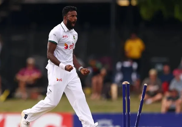 দ্বিতীয় সেশনেও দাপুটে বাংলাদেশের বোলিং