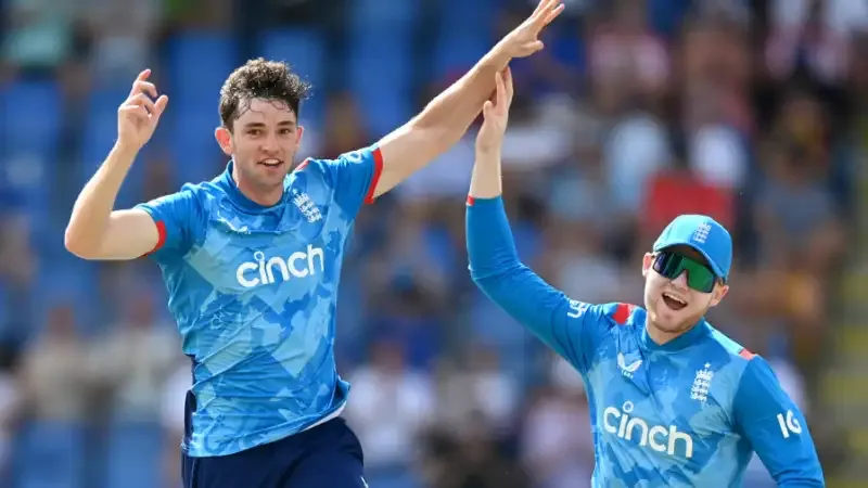 ২৫ বছরেই বিদায় বললেন টার্নার
