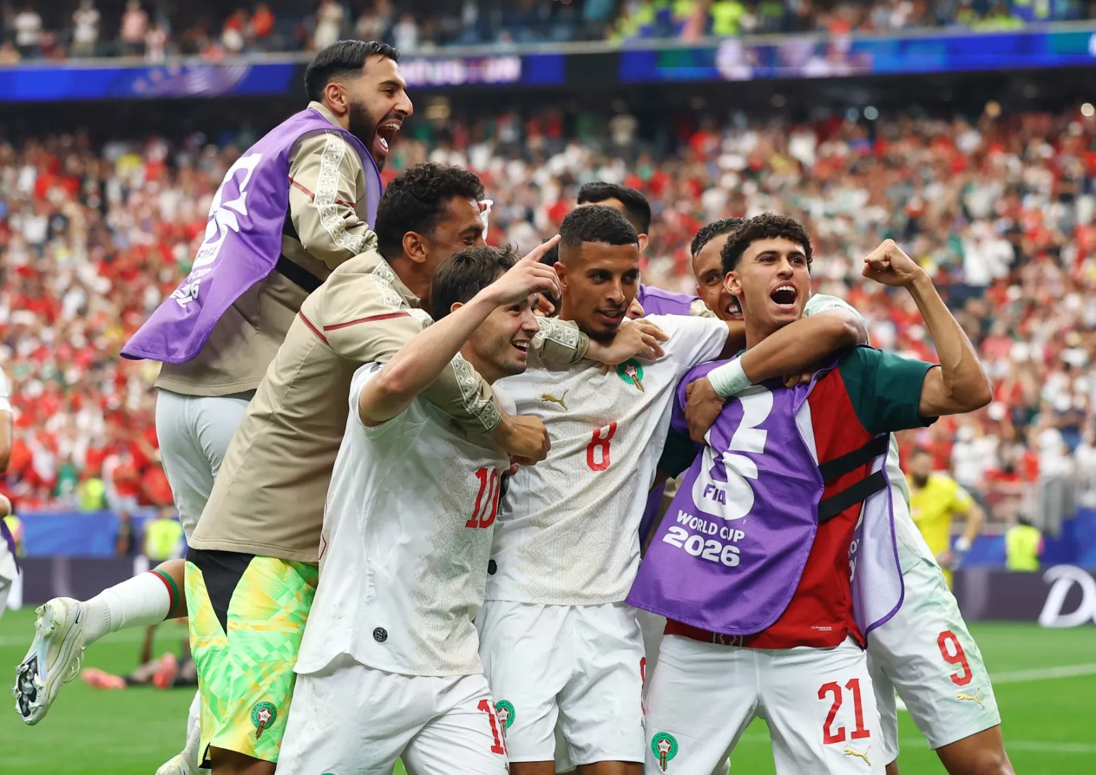 কানাডার বিপক্ষে জোড়া গোল করেছেন মিডফিল্ডার ওনাহি (জার্সি নম্বর আট)