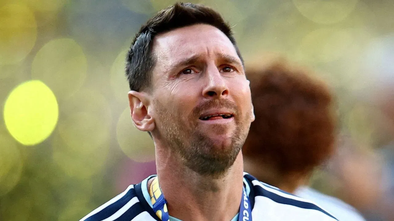 অবশেষে মুখ খুললেন মেসি