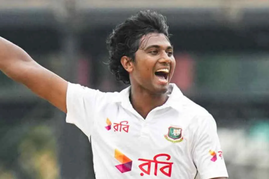 ম্যাচের মধ্যে হেড-লায়নের প্রশংসা পেয়েছেন হাসান