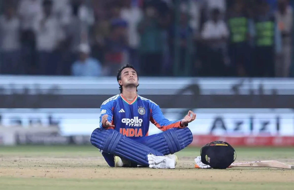 অভিষেকের রেকর্ডময় এক শতক