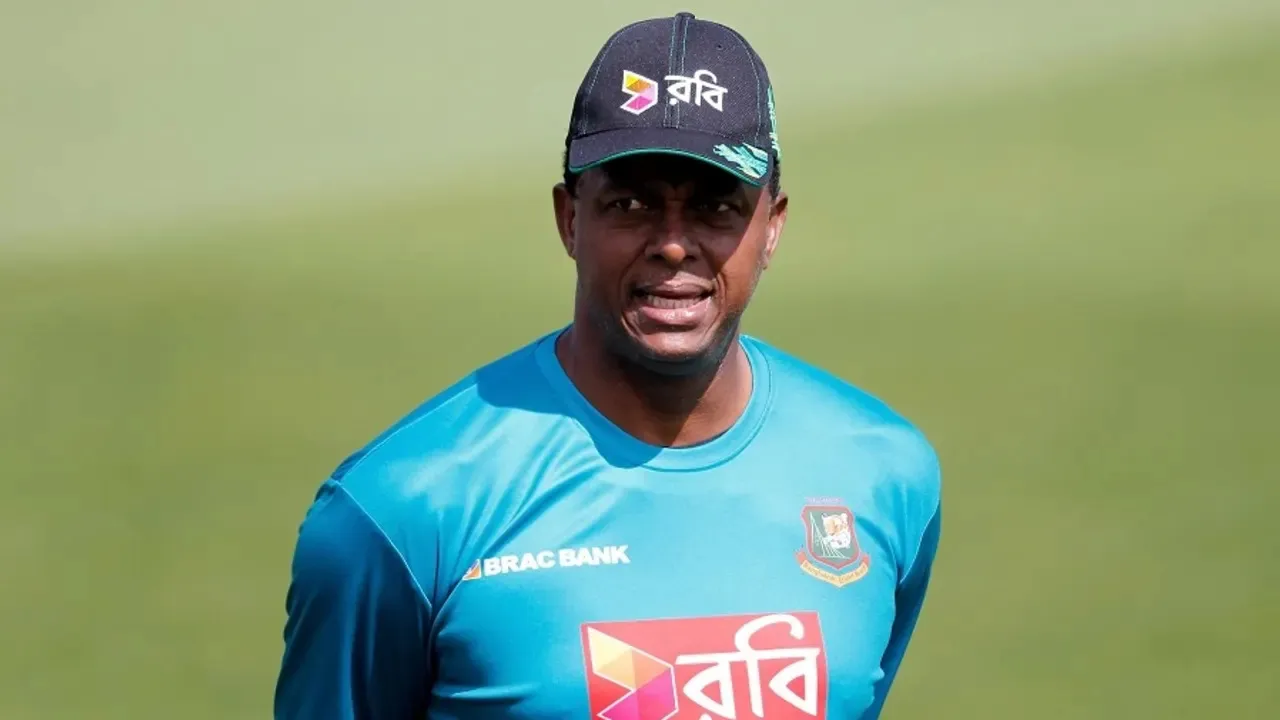জিম্বাবুয়ের নতুন বোলিং কোচ কোর্টনি ওয়ালশ